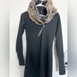 Like new - Athleta Dress removable w/faux fur collar. Size - XS